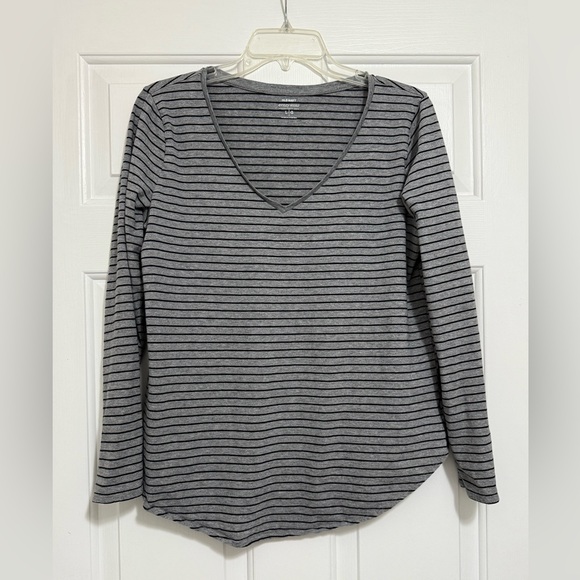Old Navy Gray Striped V-Neck Women's Top - Picture 1 of 2